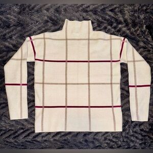 TAHARI windowpane turtleneck, NWOT, long sleeved sweater. Size small,would fit M